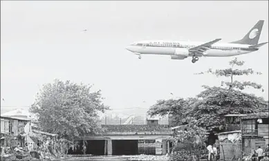  ??  ?? A Jet Airways plane flies into Mumbai airport. (Photo: AFP)