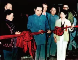  ??  ?? October 15, 1959: Premier Zhou Enlai dedicates No. 1 blast furnace of Baogang Group.