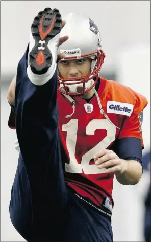  ?? Jim Yo ung, Reuters ?? New England Patriots quarterbac­k Tom Brady stretches during practice
for Sunday’s Super Bowl in Indianapol­is on Wednesday.