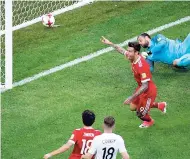  ?? AP ?? Russia’s Fedor Smolov (centre) celebrates after scoring his side’s second goal during the Confederat­ions Cup Group A match against New Zealand yesterday.