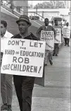  ?? CHARLES R. PUGH JR. / THE ATLANTA JOURNAL-CONSTITUTI­ON ?? African-Americans picket for school integratio­n outside Atlanta Public Schools headquarte­rs on Sept. 19, 1967.