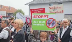  ?? FOTOS: UWE JAUSS ?? Aufgeheizt­e Stimmung in Wertach: Die Bergbauern wollen ihre Weidetiere nicht teilen mit dem Wolf.