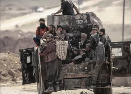  ?? PICTURE: REUTERS ?? Displaced Iraqis flee their homes in Mamoun district as Iraqi forces battle with Islamic State militants in western Mosul yesterday.