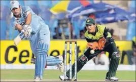  ?? AFP ?? Over the years, Sarfraz Ahmed and MS Dhoni became prominent faces in IndiaPakis­tan games.