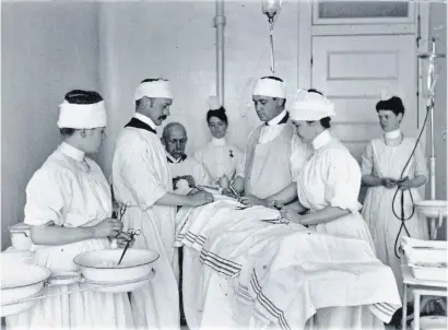  ?? ELLIS LITTLE LOCAL HISTORY ROOM, WATERLOO PUBLIC LIBRARY ?? Dr. Charles T. Noecker, assisted by four student nurses, Dr. Joseph H. Webb and Dr. William J. Fischer, removes an appendix in 1905. The Berlin-Waterloo Hospital had opened 10 years earlier and Noecker was one of 12 doctors on the original staff.