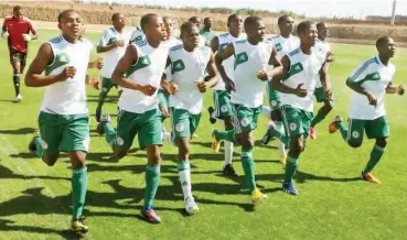  ??  ?? Nigeria’s Golden Eaglets during a training session in Abuja