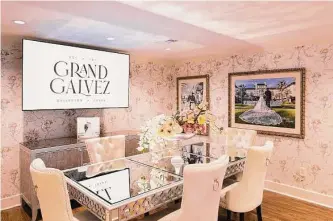  ?? Photos from the Grand Galvez/seawall Hospitalit­y ?? Luxury is the theme in the wedding planning room and throughout the newly renovated hotel.