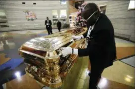  ?? PAUL SANCYA — THE ASSOCIATED PRESS ?? Vincent Street wipes down the casket of legendary singer Aretha Franklin at the Charles H. Wright Museum of African American History in Detroit, Wednesday. Franklin died of pancreatic cancer at the age of 76.