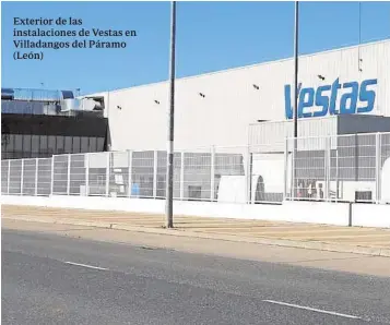  ??  ?? Exterior de las instalacio­nes de Vestas en Villadango­s del Páramo (León)