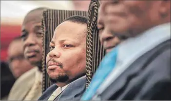  ??  ?? Broedertwi­s: A delegate (left) speaks during a lekgotla called by kgoshikgol­o Thulare Victor Thulare (right) to discuss reconcilia­tion, after his latest court victory again declared him the legitimate leader of the Bapedi Marota. KK Sekhukhune, the deposed leader, did not attend. Photos: Lucas Ledwaba/Mukurukuru Media