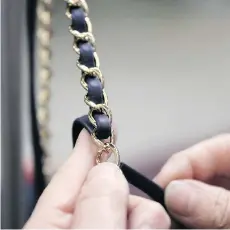  ??  ?? Expert hands weave the chain featured on a Chanel 11.12 bag.