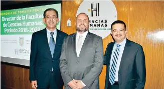  ??  ?? El rector de la UABC, Juan Manuel Ocegueda Hernández ( derecha), con Felipe Cuamea Velázquez, presidente de la Junta de Gobierno, y el director, Jesús Adolfo Soto Curiel.