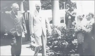  ?? STAFF FILE PHOTO ?? Winston Churchill walks with Dwight D. Eisenhower. Bob Kieve, far right, worked in the Eisenhower White House as a speech writer from 1953to 1957. President Donald Trump is not Eisenhower.