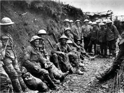  ?? (Wikimedia Commons) ?? WORLD WAR I trench warfare: ‘The way to reach God is through spiritual warfare, and all we can hope for is to catch a glimpse of His existence.’
