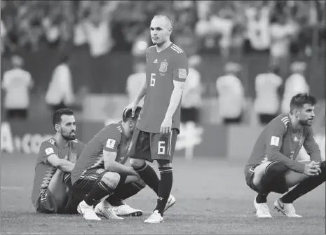  ?? VCG Photo: ?? Andres Iniesta (No.6) of Spain and his teammates look dejected after being eliminated in the World Cup roundof-16 match with Russia on Sunday at the Luzhniki Stadium in Moscow, Russia.