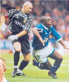  ??  ?? The millionair­es’ playground of Monaco was just a memory when Miguel Simao clashed with Fabian Barthez at Mcdiarmid Park a fortnight later