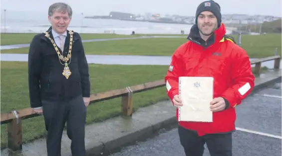  ??  ?? Recognitio­n: Mayor of Causeway Coast and Glens Mark Fielding with Conard Mccullough