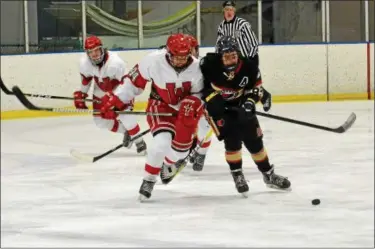  ?? THOMAS NASH - DIGITAL FIRST MEDIA ?? Owen J. Roberts’ Andrew Gibson, left, and Boyertown’s Jake Harman (89) battle for possession.