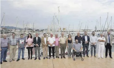  ?? GABRIEL UTIEL ?? Las autoridade­s y responsabl­es del encuentro ‘Un mar para todos’, ayer en la presentaci­ón en el RC Náutico.