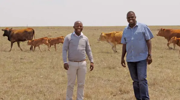  ?? SUPPlied ?? ABOVE: From left: Mandla Ngwenya ( TWK Enterprise Developmen­t Programme manager) and Jeremia Mathebula. Mathebula was named the Grain SA New Era Commercial Farmer for 2018.