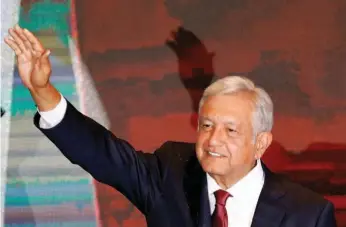  ??  ?? Andrés López Obrador promete combater a corrupção e a pobreza