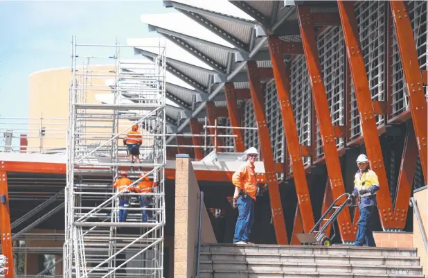  ?? Picture: BRENDAN RADKE ?? ON SITE: Constructi­on work has started on the Cairns Convention Centre expansion.