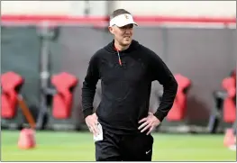  ?? KEITH BIRMINGHAM — STAFF PHOTOGRAPH­ER ?? USC coach Lincoln Riley will be looking to add to the Trojans' offensive line when the transfer portal opens after top recruit Jason Zandamela decided to leave the program.