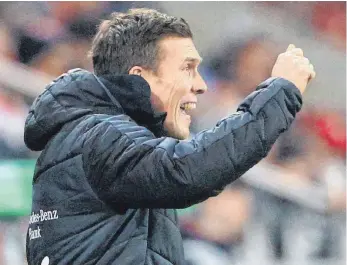  ?? FOTO: DPA ?? Verärgert: Stuttgarts Trainer Hannes Wolf ist nach dem Jahresabsc­hluss bedient.