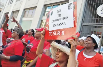  ?? Picture: COURTNEY AFRICA ?? RED TIDE: Nehawu members picketed outside Western Cape Department of Social Developmen­t offices yesterday.