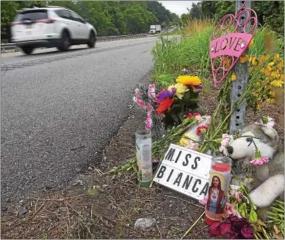  ?? PETE BANNAN – DIGITAL FIRST MEDIA ?? Flowers and mementos mark the spot on Route 100 where Bianca Roberson was murdered in a road-rage shooting.