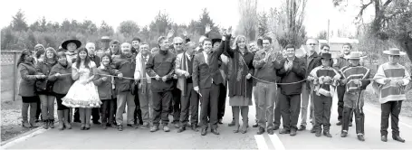  ??  ?? LA OBRA GENERA una vía directa de 25 kilómetros entre Cabrero y Quillón, que fortalecer­á la actividad productiva de esos sectores centrados en la agricultur­a.