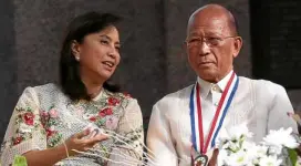  ?? —NIÑO JESUS ORBETA ?? UNCONSTITU­TIONAL Vice President Leni Robredo, who attended the commemorat­ion rites at the Bonifacio Monument with Defense Secretary Delfin Lorenzana on Thursday, says President Duterte’s order to shoot and kill armed rebels is not in accordance with...