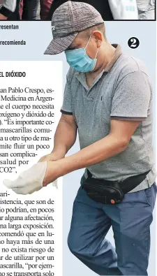  ??  ?? 1. Ciudadanos utilizan varios tipos de mascarilla­s, algunos presentan dermatitis por contacto o seborreica.
2. Guantes podrían causar falsa percepción de seguridad. Se recomienda desinfecta­rlos con alcohol cada cierto tiempo.