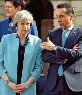  ??  ?? Britannien­s Theresa May über Brexit- Absichten ausgehorch­t: Kanzler Kern.