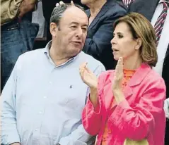  ?? KLA / GTRES ?? LUIS MIGUEL RODRÍGUEZ Y ÁGATHA RUIZ DE LA PRADA. La diseñadora pedía un novio y su deseo le ha sido concedido: el empresario rey de la chatarra la pretende