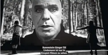  ??  ?? Rammstein-Sänger Till Lindemann ist nur in Einspiel-Filmen zu sehen.