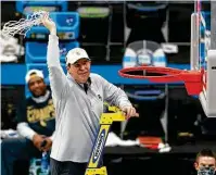  ?? Justin Casterline / TNS ?? Drew cuts down the nets at Lucas Oil Stadium after Baylor’s stunningly easy 86-70 victory over undefeated Gonzaga in Monday night’s national championsh­ip game.