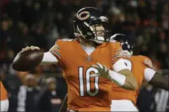  ?? DAVID BANKS - THE ASSOCIATED PRESS ?? Chicago Bears quarterbac­k Mitchell Trubisky (10) throws a pass during the first half of an NFL football game against the Minnesota Vikings Sunday, Nov. 18, 2018, in Chicago.