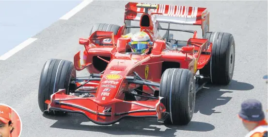  ?? Photos / Photosport ?? Felipe Massa (above and left) never got closer to the F1 championsh­ip than he was in 2008.