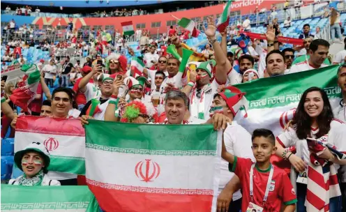  ?? Foto: imago/Peter Kovalev ?? Leider nicht selbstvers­tändlich: Im Gegensatz zu Fußballspi­elen in ihrer Heimat dürfen iranischen Frauen bei der WM natürlich ins Stadion.