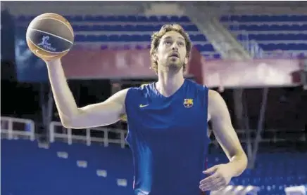  ?? FCB ?? Pau Gasol regresará al Barça, donde asegura que intentará aportar lo máximo para que se puedan ganar títulos en cuanto le sea posible incorporar­se //