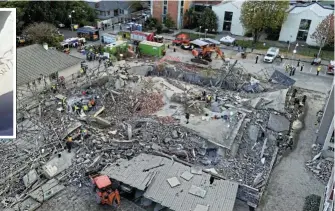  ?? Picture: Reuters/Shafiek Tassiem ?? An aerial view of the scene of a building that collapsed, trapping constructi­on workers under the rubble in George, Western Cape.