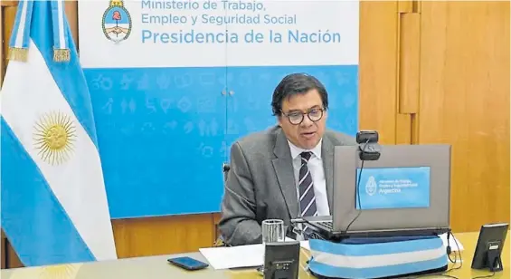  ??  ?? Ministro de Trabajo. Claudio Moroni enfrenta una de las peores crisis del empleo en la Argentina de los últimos años.