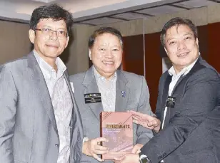  ??  ?? Essentials of Investment­s in the Philippine Capital Market lead author and Rotary Club of Makati Salcedo past president Rod Santos, Rotary District 3830 inspiring governor Al Montecillo and RCMS past president James Lago