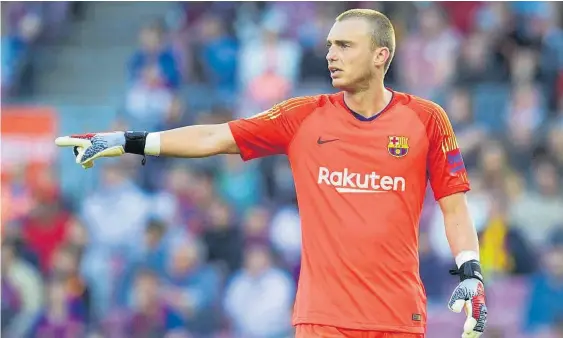  ?? // JAVI FERRÁNDIZ ?? Cillessen apuesta por jugar más minutos en el Valencia aunque vaya a cobrar menos de ficha