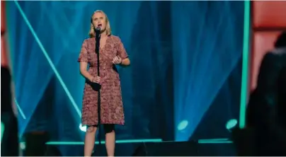  ?? FOTO: TV2 ?? DELTAKER: Under fredagens sending av The Voice opptrer Sofie Frøysaa fra Grimstad.