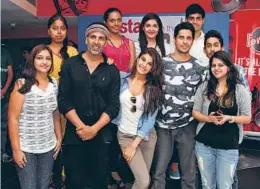  ??  ?? The winners of Stars In The City Contest pose with Akshay, Jacqueline and Sidharth