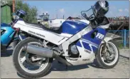  ??  ?? La Yamaha FZR 1000 con sistema EXUP.