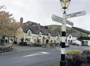  ??  ?? ●●The Hand at Llanarmon DC