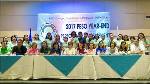  ?? — Jerry Borja/DOLe-3 LCO ?? PESO MANAGERS. DOLE-3 Director Atty. Ana Dione joins Central Luzon’s Public Employment Services Office managers during their 2017 PESO Year-End Performanc­e Assessment at Royce Hotel and Casino at the Clark Freeport Zone.